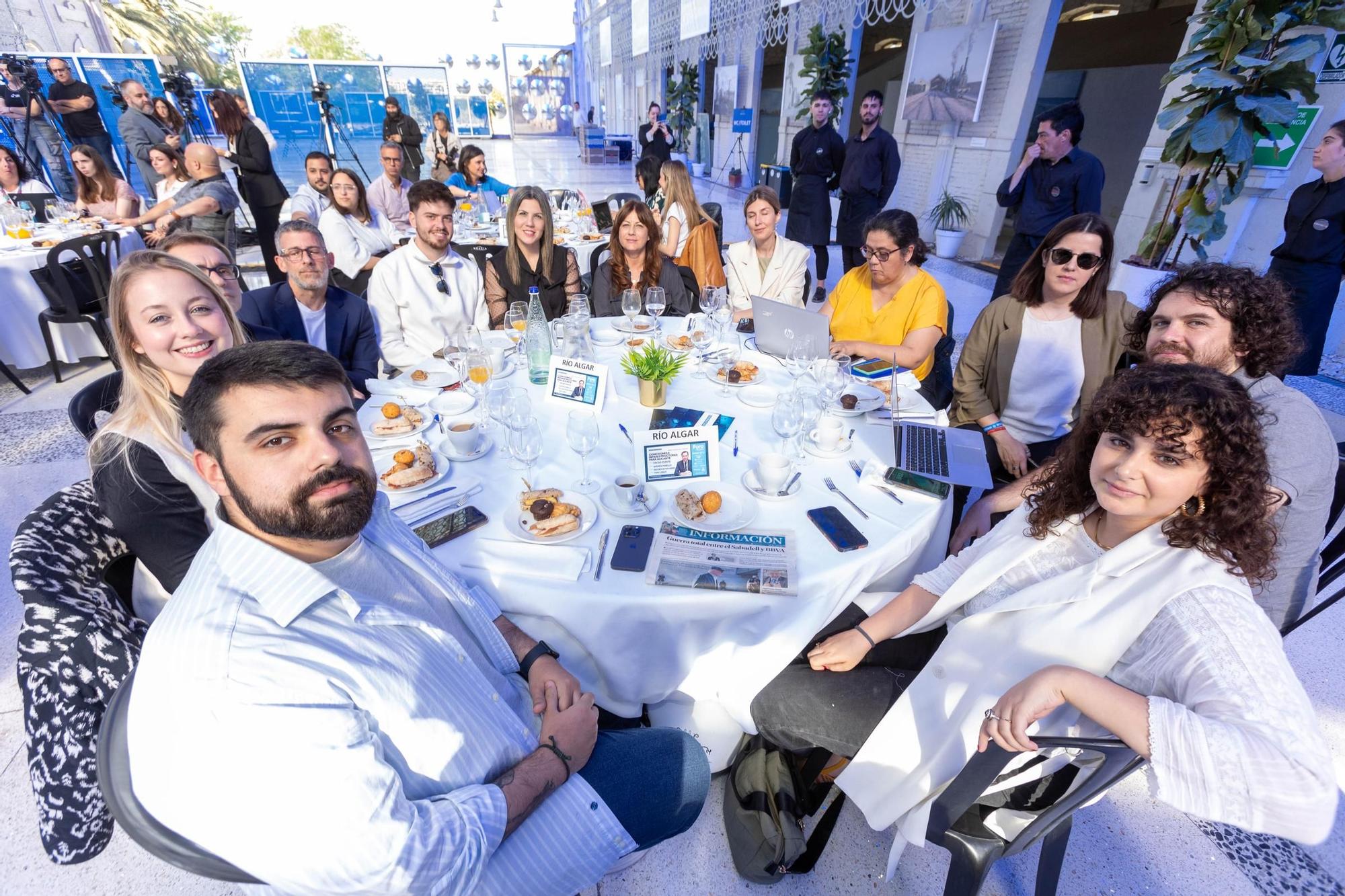 Los asistentes al Foro Alicante de Información con el ministro Óscar Puente celebrado en Casa Mediterráneo