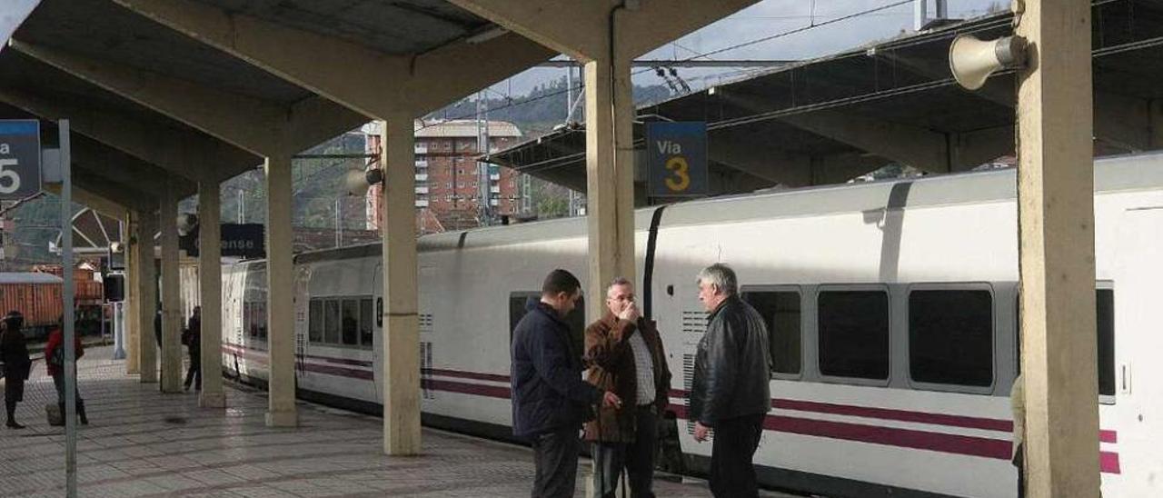Estación del ferrocarril de Ourense. // Iñaki Osorio