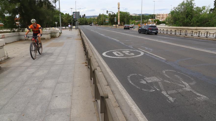 Vecinos y Ayuntamiento renuncian al carril bici del puente de San Rafael y se potenciará la ciclocalle
