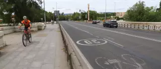 Vecinos y Ayuntamiento renuncian al carril bici del puente de San Rafael y se potenciará la ciclocalle