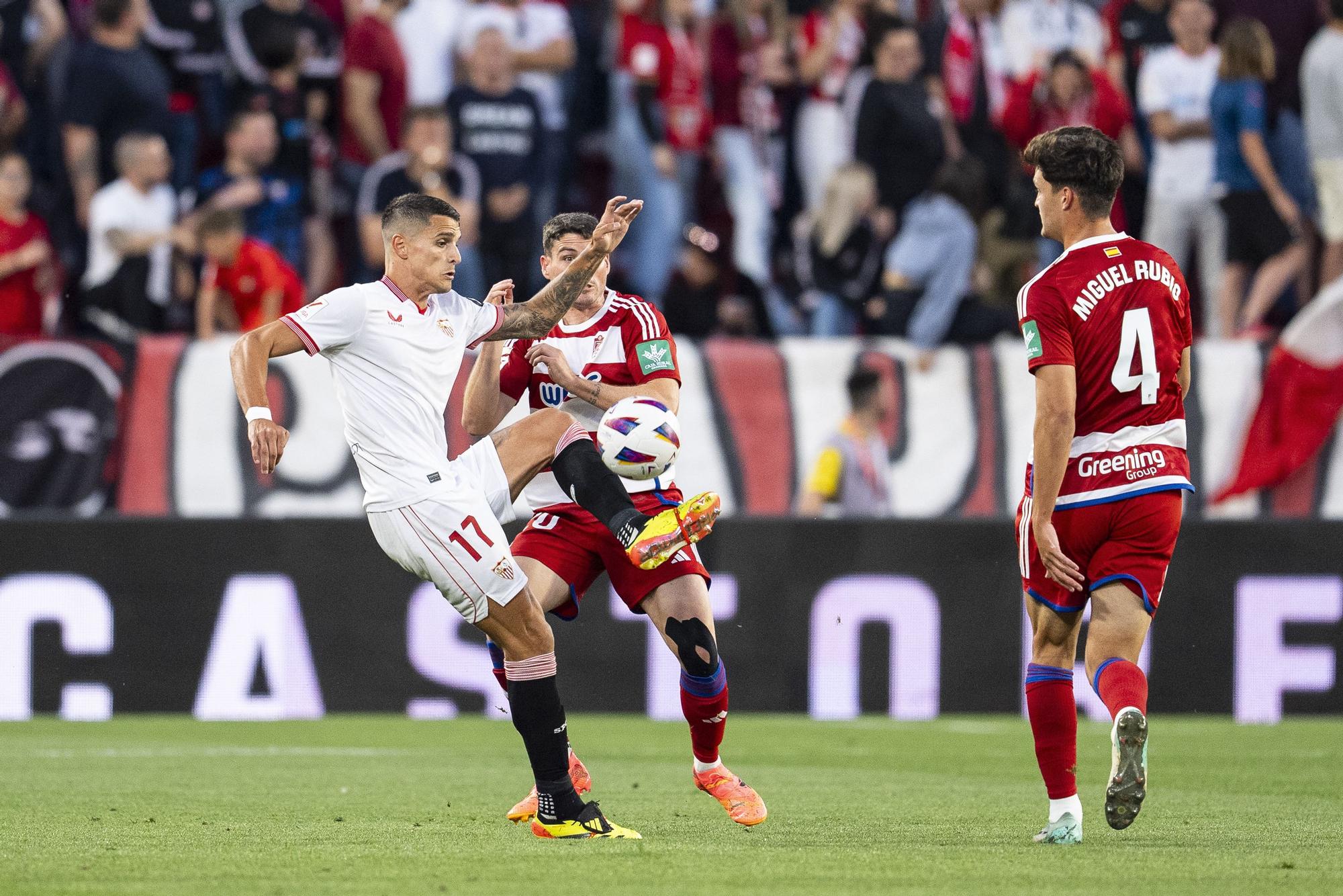 Erik Lamela of Sevilla FC in action during the Spanish league, LaLiga EA Sports, football match played between Sevilla FC and Granada CF at Ramon Sanchez-Pizjuan stadium on May 5, 2024, in Sevilla, Spain. AFP7 05/05/2024 ONLY FOR USE IN SPAIN / Joaquin Corchero / AFP7 / Europa Press;2024;Soccer;Sport;ZSOCCER;ZSPORT;Sevilla FC v Granada CF - LaLiga EA Sports;