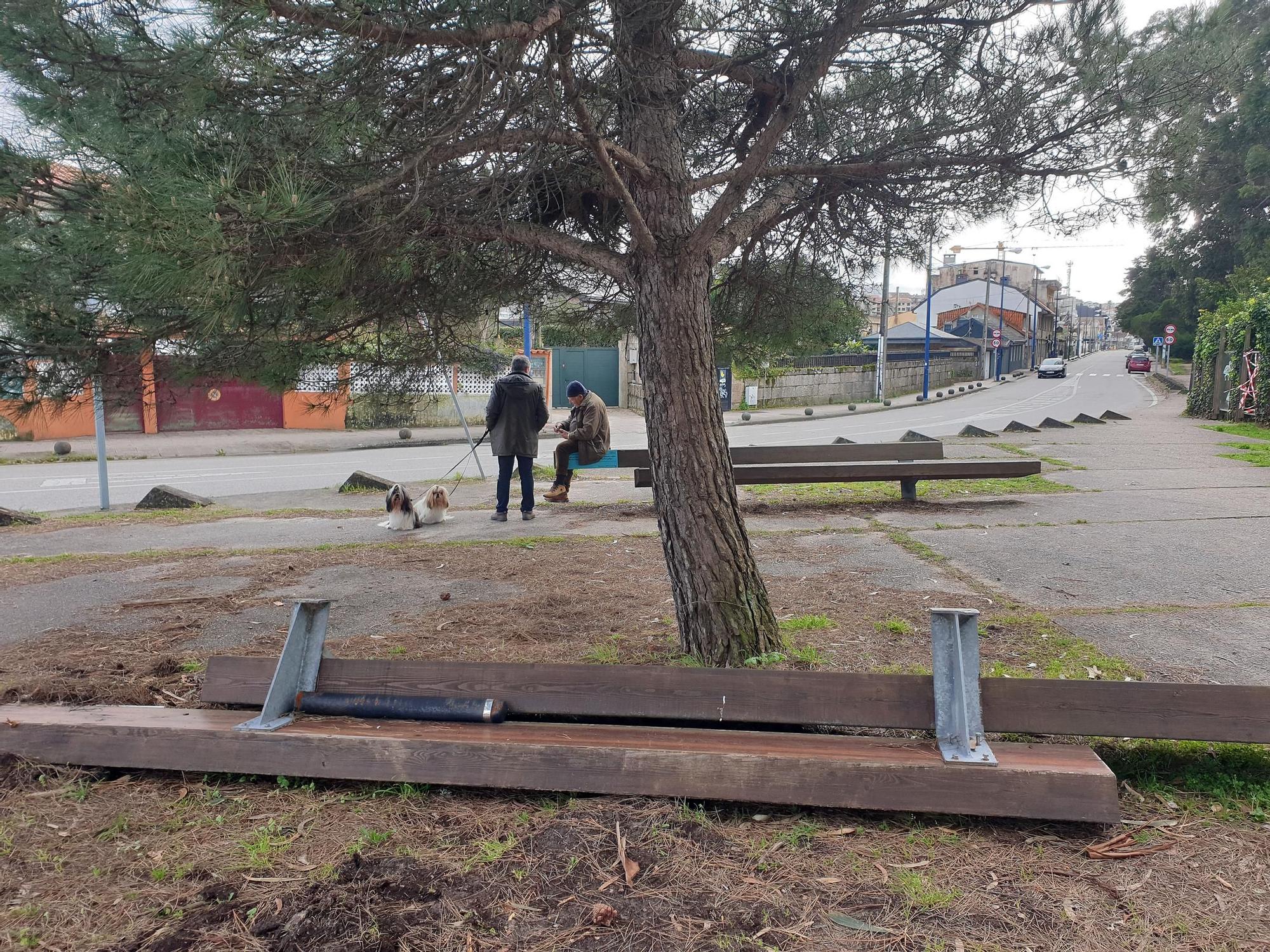 La playa de O Vao y el paseo de Bouzas, damnificados del temporal