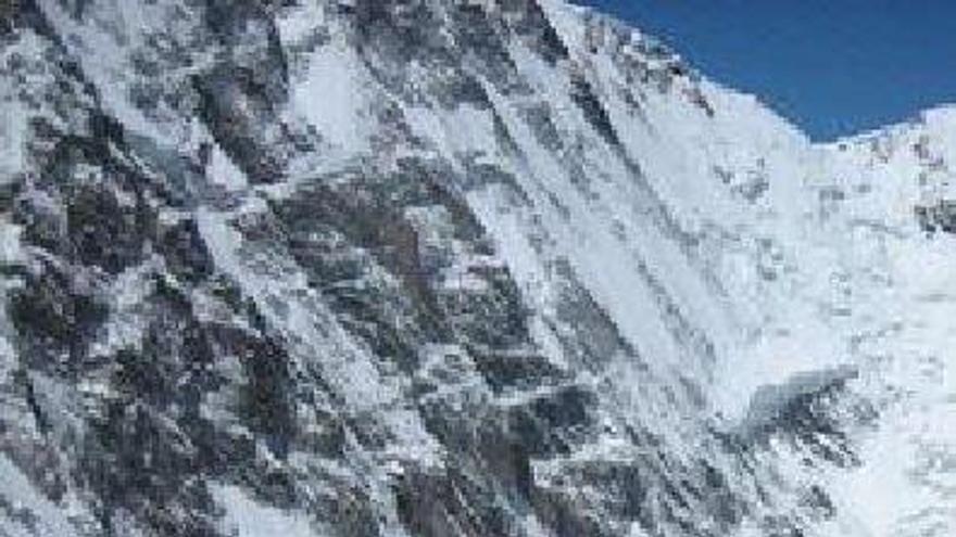 Martín Ramos avanzando por la nieve.