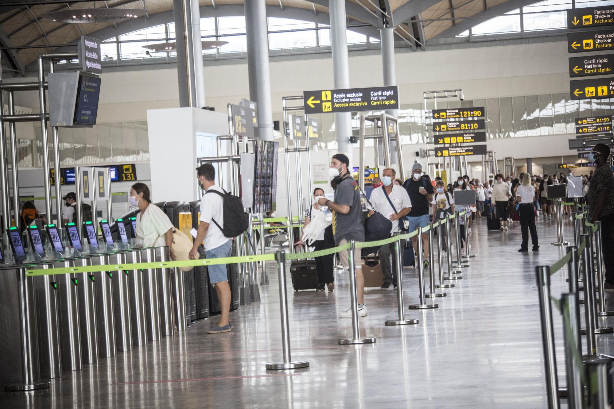 El aeropuerto de Alicante-Elche, entre los 14 más limpios y seguros de Europa frente al covid