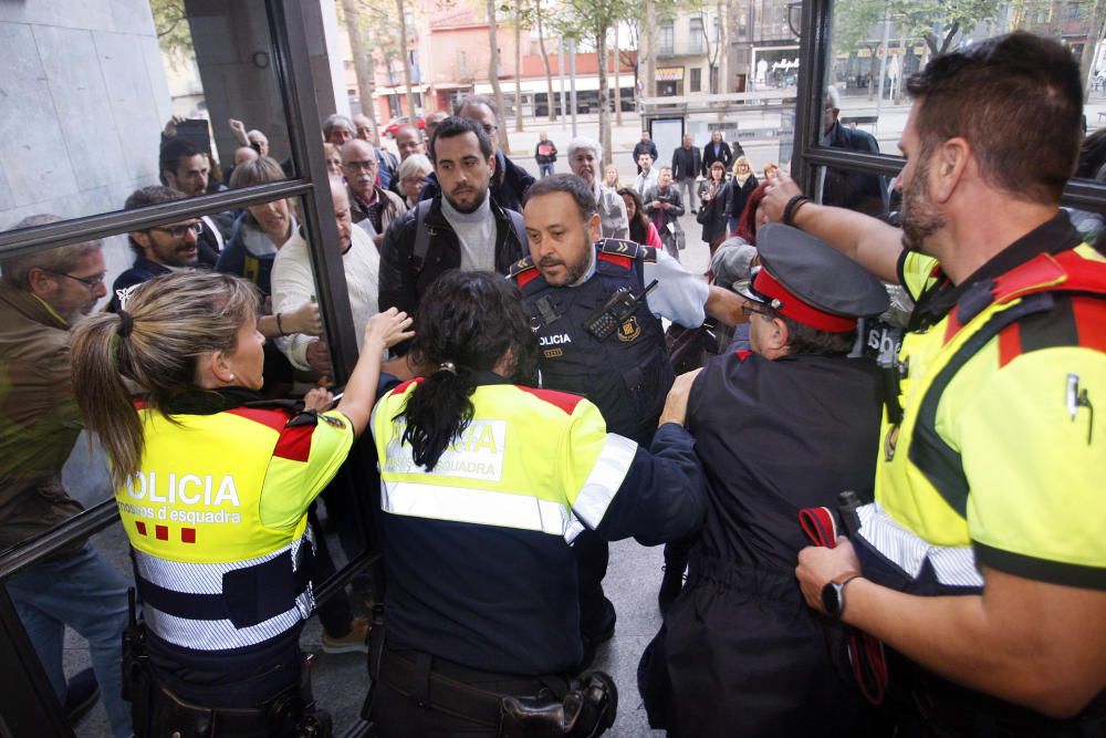 Tensió als jutjats de Girona quan més de 100 persones s'han volgut «autoinculpar»