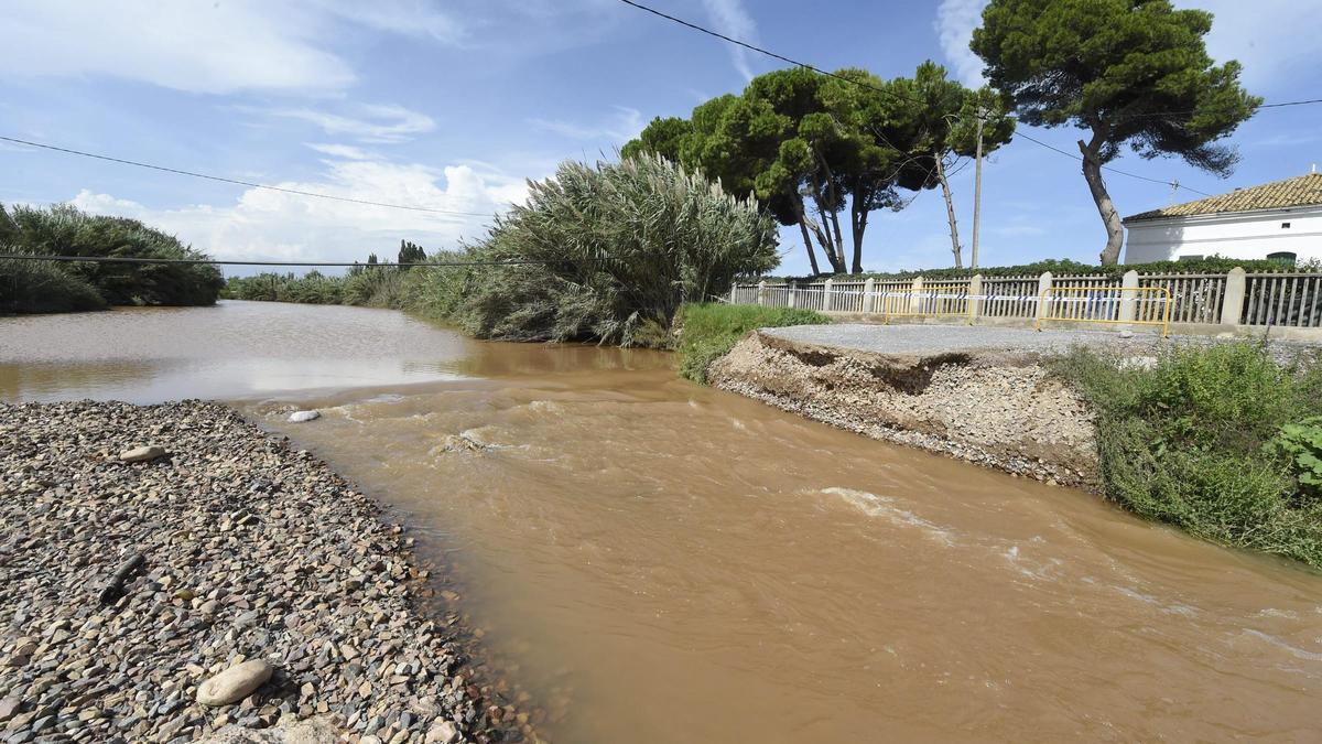 El Ayuntamiento construirá un puente para acabar con las inundaciones que se producen en los episodios de fuertes lluvias en el Clot.