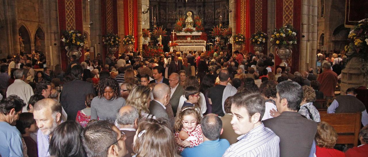 La concatedral, llena durante un novenario a la Virgen de la Montaña.