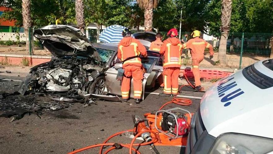 Un menor fallecido y cinco heridos en un choque frontal en Valencia