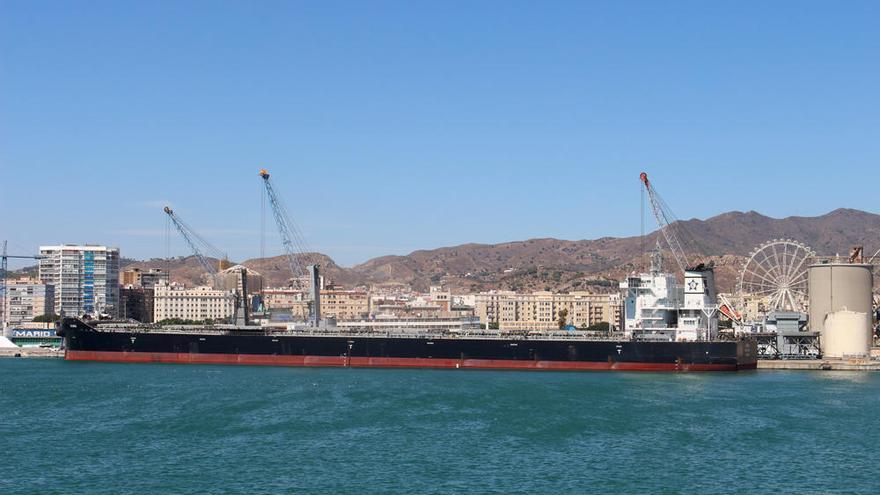 El buque de carga &#039;Xenia&#039;, en el Puerto de Málaga