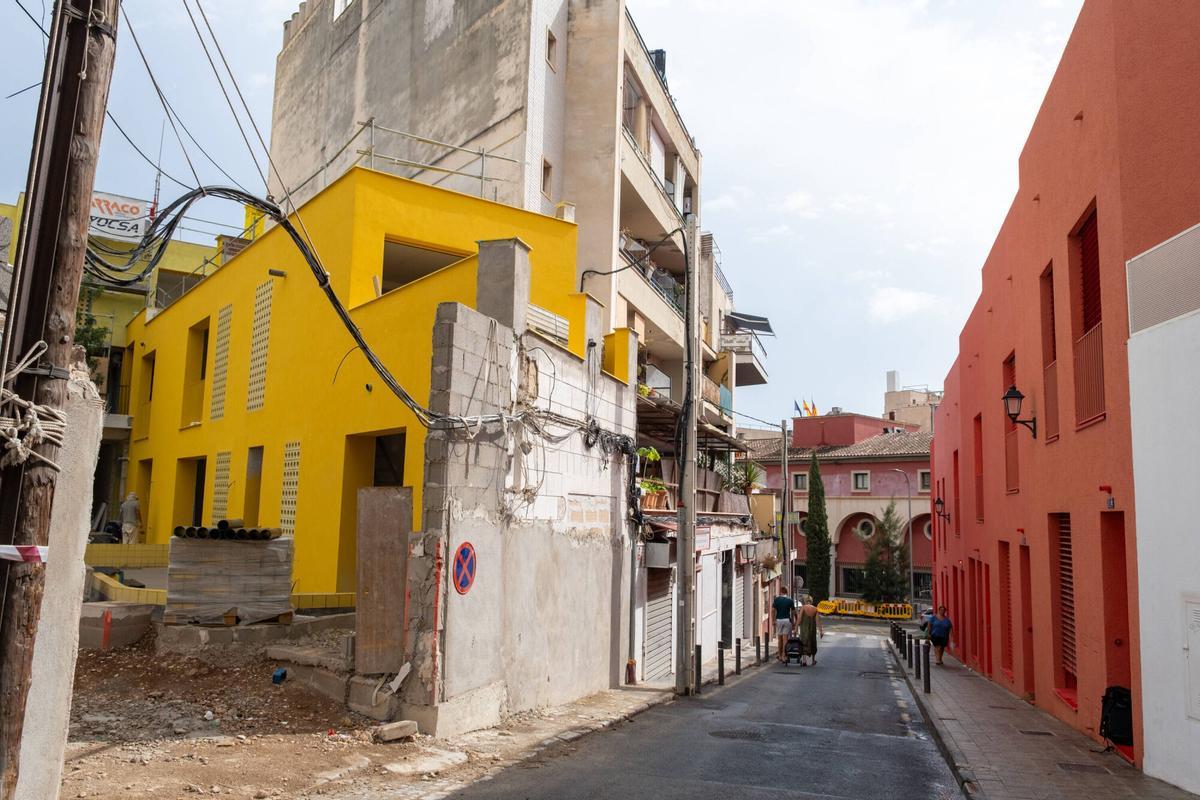 El edificio amarillo de la calle Bellver, en la recta final de la obra. El edificio amarillo de la calle Bellver, en la recta final de la obra.
