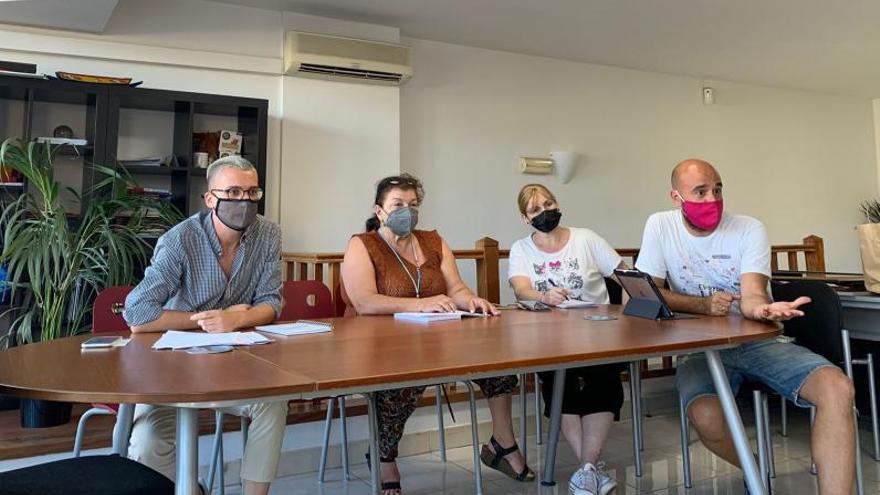 Sergio Martín, Geni Afonso, Yaiza Suárez y Enrique Camacho, el director artístico del Carnaval 2022.