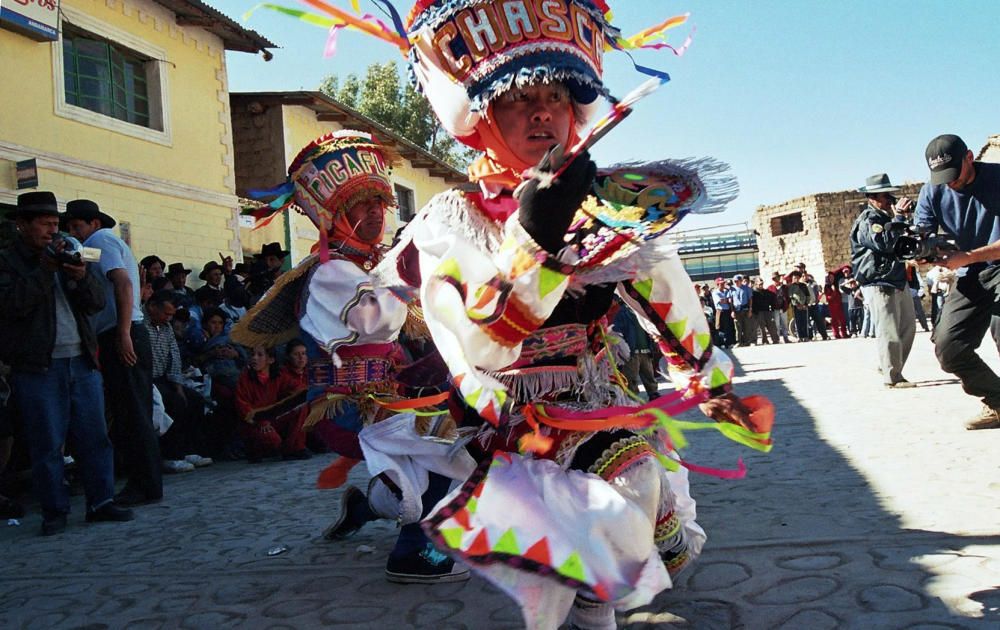 Perú - Las danzas son uno de los aspectos más repetidos en los elementos que ya son Patrimonio Inmaterial de la Humanidad. La danza de las tijeras, por ejemplo, se ha venido interpretado tradicionalmente por los habitantes de los pueblos y las comunidades quechuas del sur de cordillera andina central del Perú.