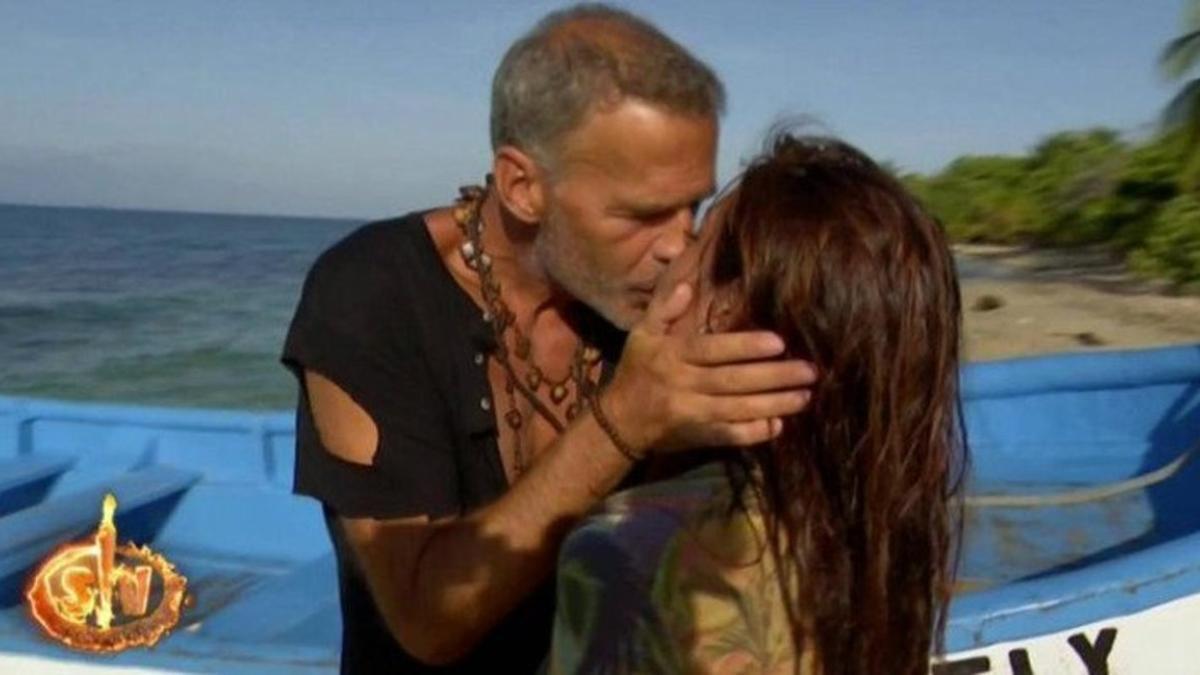 Carlos Lozano y Miriam Saavedra sellan su reconciliación con un beso