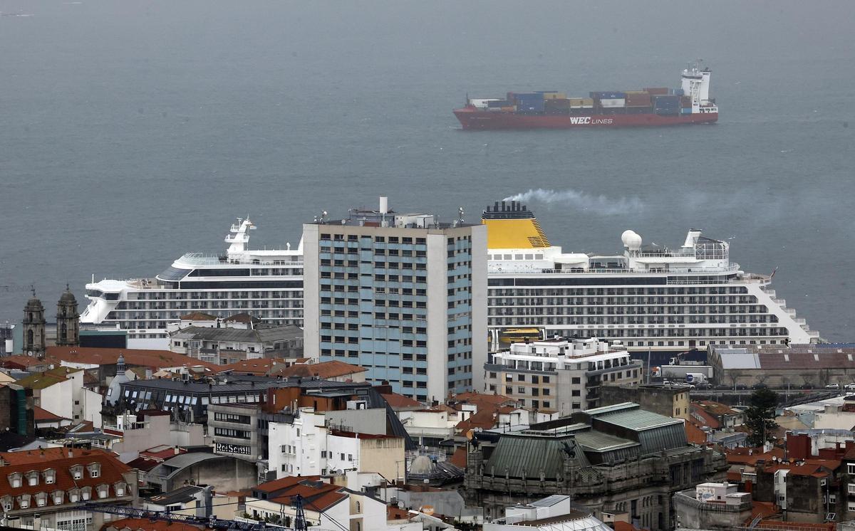 El «Spirit of discovery», atracado este martes y miércoles en Vigo