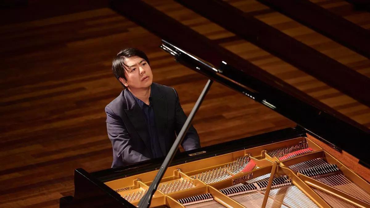 El famoso pianista chino Lang Lang dando un concierto.