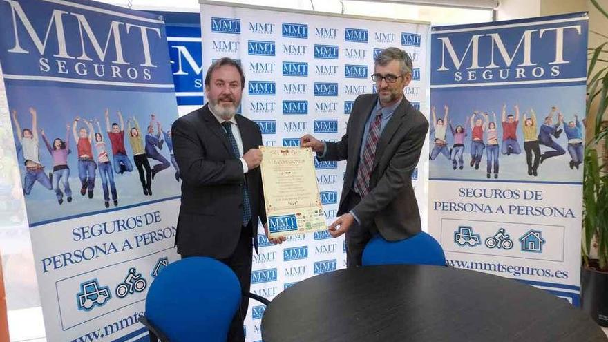 Desde la izquierda, Miguel Ángel Sánchez y Emilio Diéguez con el cartel del evento.