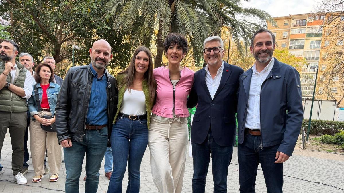 La ministra y portavoz, Elma Saiz, participa en el acto de inicio de campaña del PSOE de Málaga junto al secretario general y candidato a las elecciones andaluzas, Josele Aguilar.