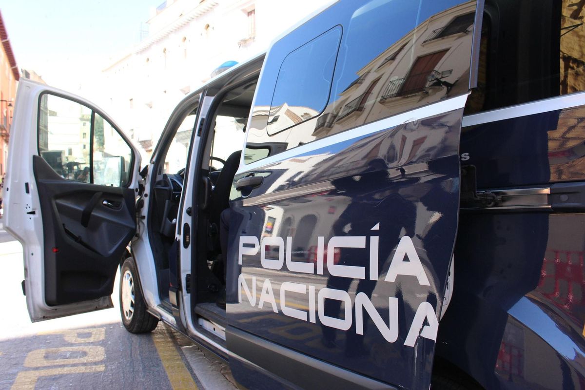 Cau una banda de joves ‘hackers’ que va robar milers d’euros a càrrecs públics de Madrid i Granada Cau una banda de joves ‘hackers’ que va robar milers d’euros a càrrecs públics de Madrid i Granada