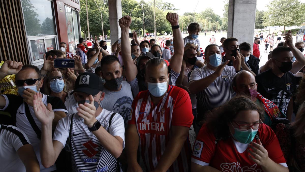 Galería de fotos: así volvió el público a El Molinón