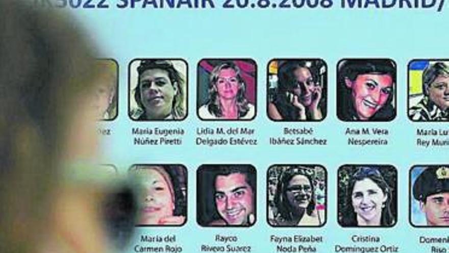 Último de los homenajes a las víctimas del Spanair JK5022.