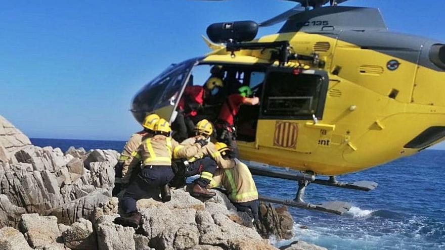 Rescat d&#039;una persona que havia caigut l&#039;1 de juliol a les roques a Fenals, a Lloret