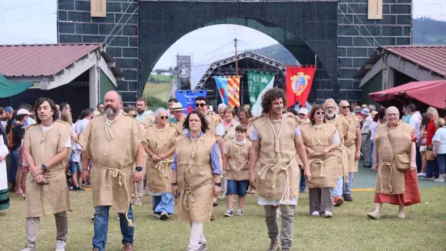 Una multitud de Exconxuraos en Llanera: la fiesta medieval bate récords de asistencia