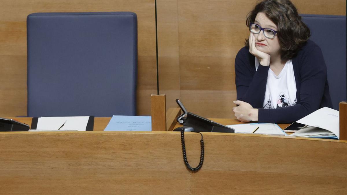 La vicepresidenta Oltra, ayer durante la sesión de control al Consell. | K. FOSTERLING/EFE