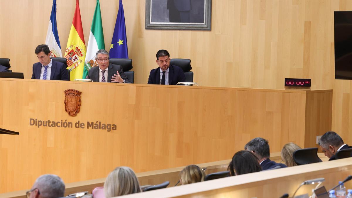 El presidente de la Diputación, Francisco Salado, durante la sesión plenaria.