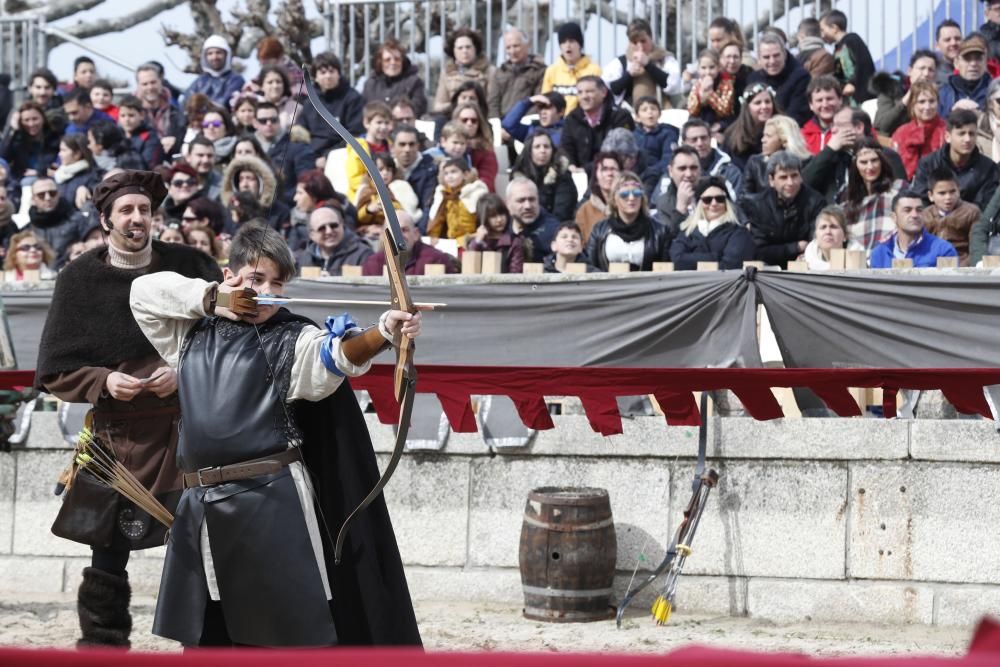 La tormenta de agua que se desató a media tarde obligo a cerrar de manera precipitada la celebración en Baiona y suspender la representación del hito histórico.