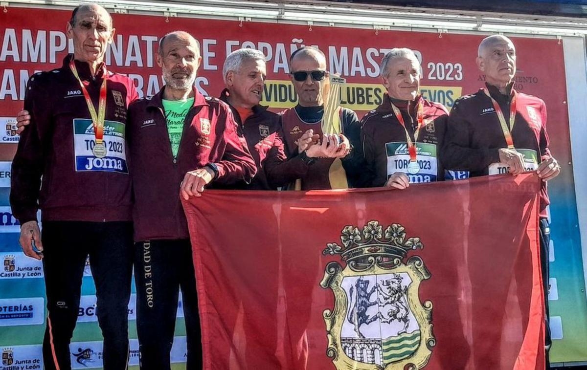 Los mayores del equipo de veteranos del Vino de Toro Caja Rural. | LOZ