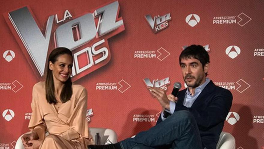 Eva González y Juanra Bonet, presentadores del programa.