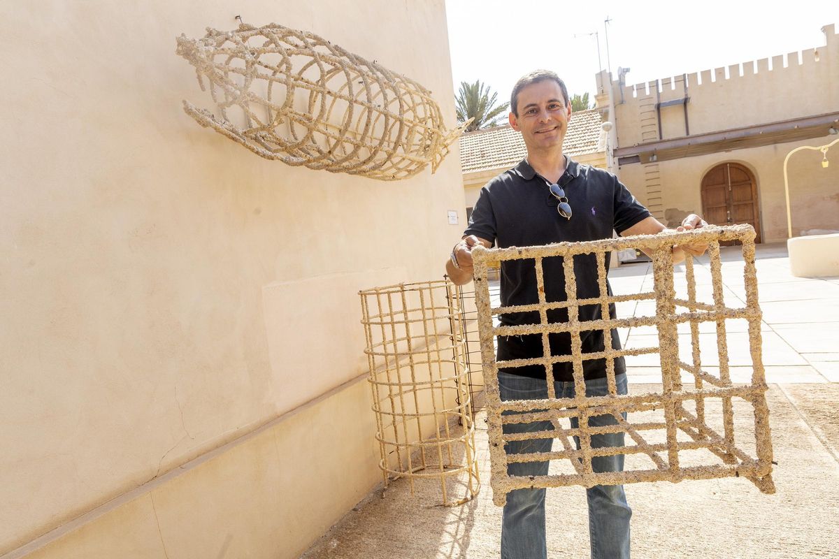 The main researcher of the project, Carlos Antón, with several prototypes of artificial reefs