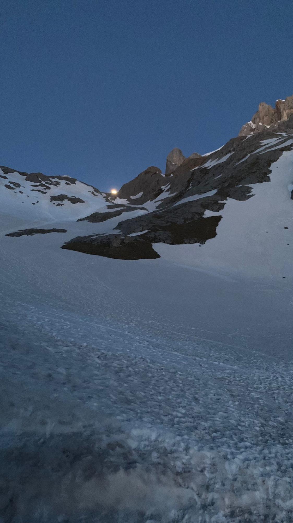 Refugios del Urriellu y Jou de los Cabrones tras la última nevada