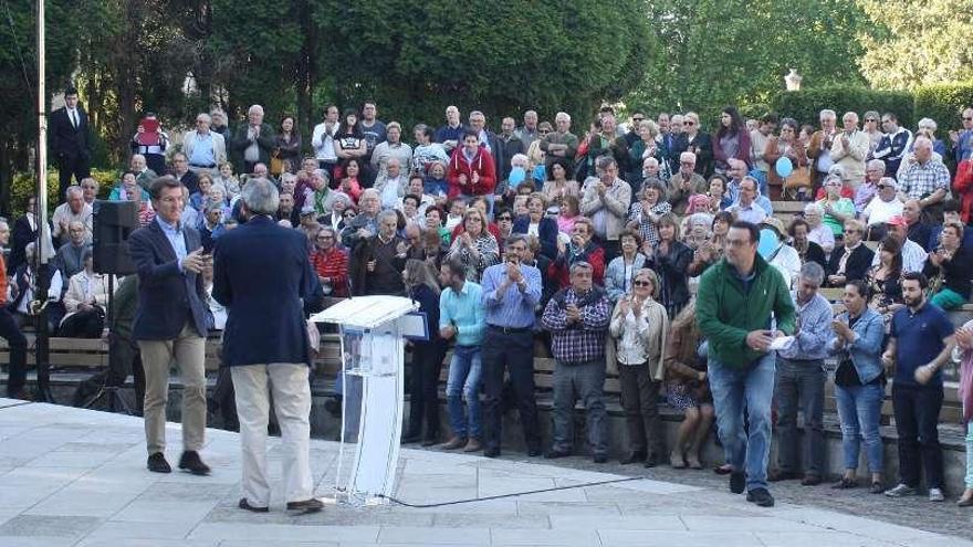 Feijóo apoya a Rivas en la presentación de propuestas en el parque de la Iglesia