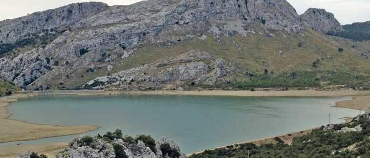 El embalse del Gorg Blau en la Serra de Tramuntana.