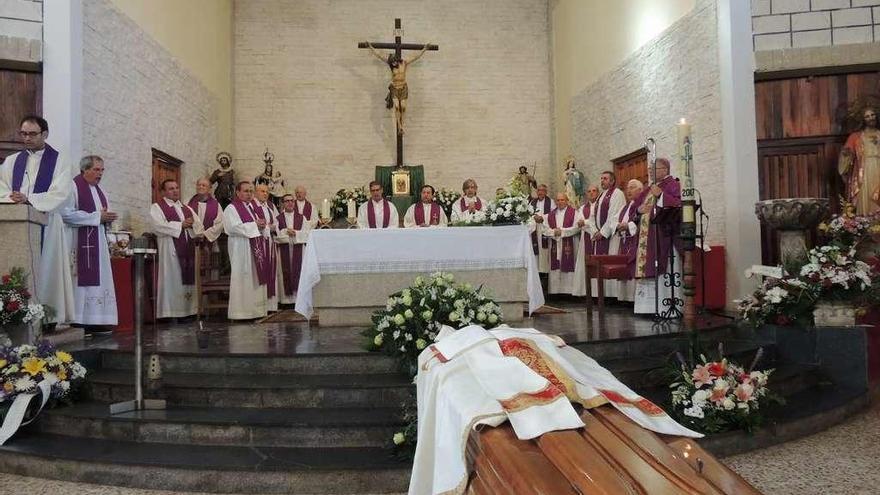 Un momento del oficio por el fallecimiento del sacerdote Francisco Centeno