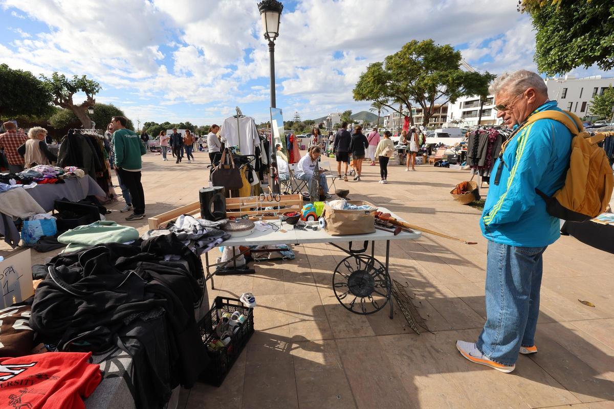 Galería de imágenes: feria de artículos de segunda mano en Jesús