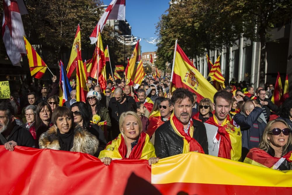 Unes 2.000 persones es manifesten a Girona per la unitat d'Espanya