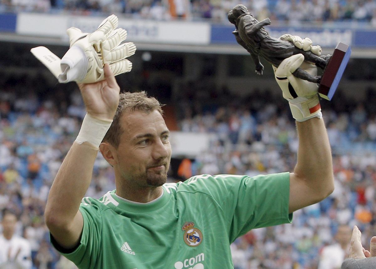 Jerzy Dudek, el día de su retirada y despedida del Real Madrid en el Santiago Bernabèu.