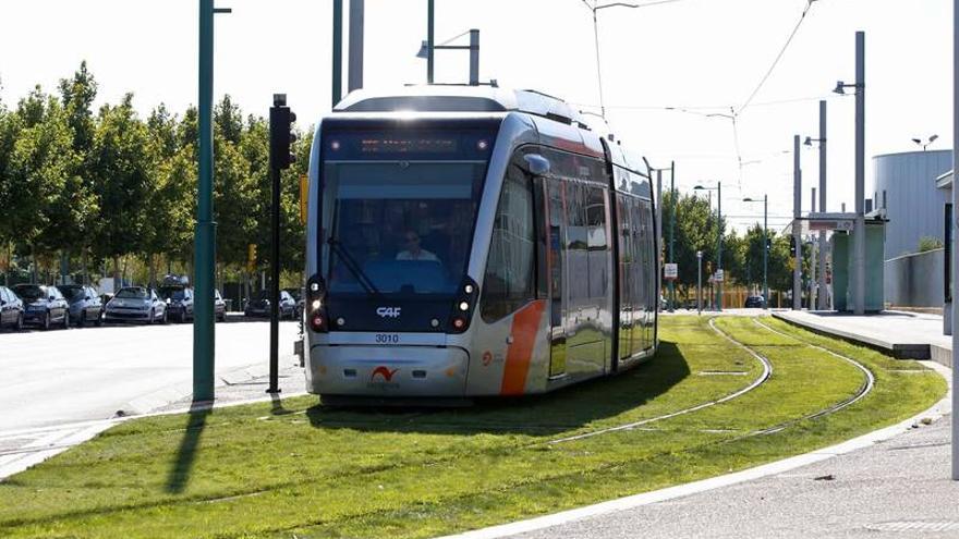 Los vecinos piden mejorar el acceso al tranvía en la Chimenea