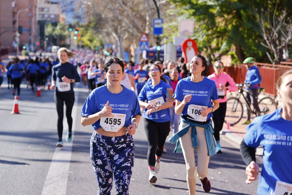 Imágenes del recorrido de la Carrera de la Mujer: avenida Pío Baroja y puente del Reina Sofía (I)