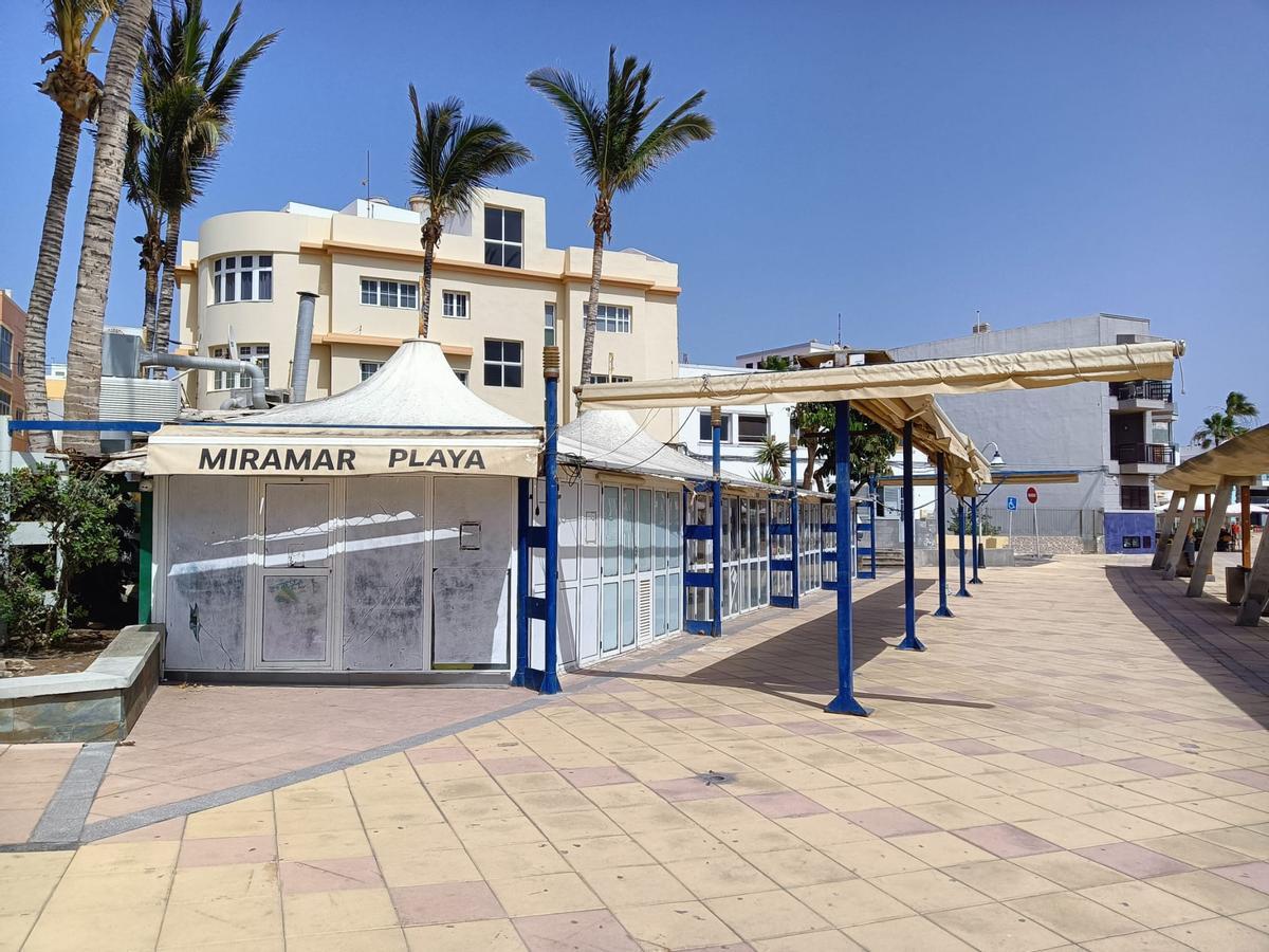 Restaurante La Barca de Playa de Arinaga, cerrado al público.