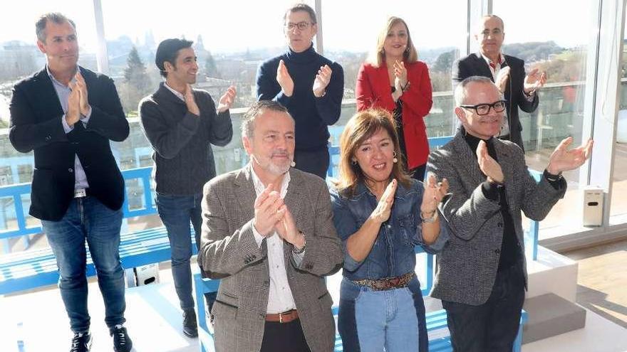 Los candidatos del PP en las siete ciudades acompañados ayer por Feijóo.