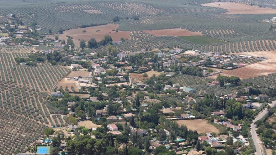 Urbanización de Campo de Aras de Lucena, donde se podría cortar el suministro de agua. | J.A.F.