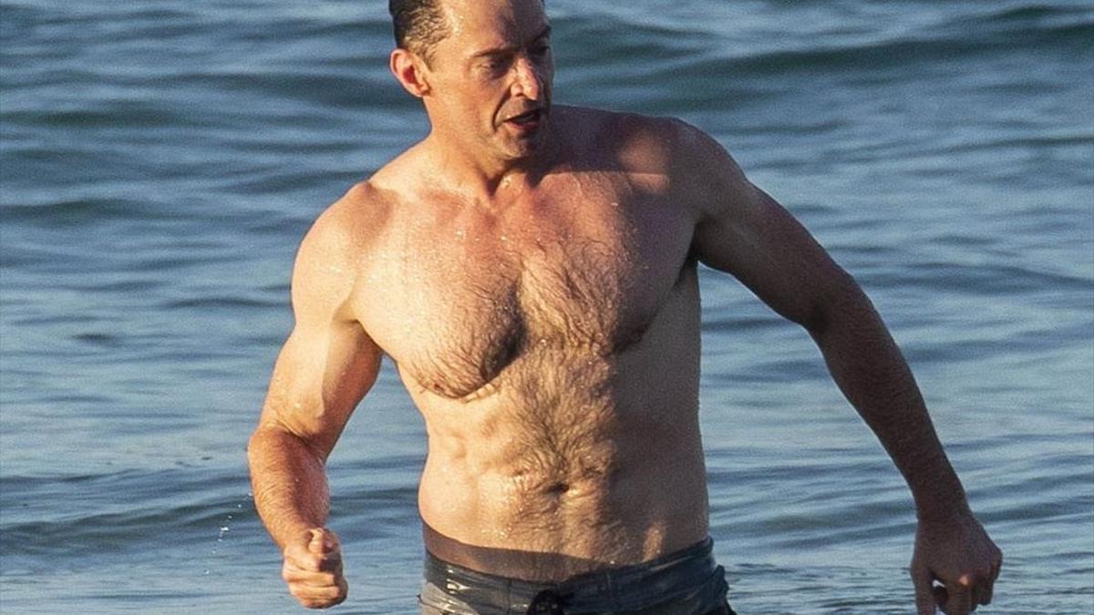 Hugh Jackman, en plena forma en la playa de Bondi