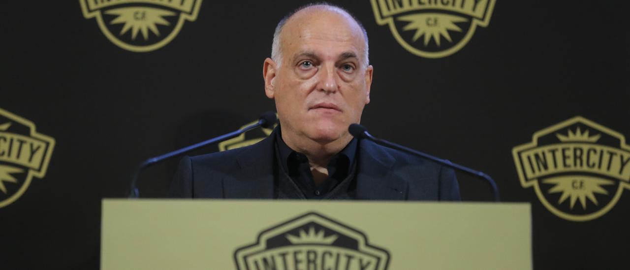 Javier Tebas, en el toque de campana con motivo de la entrada en Bolsa del Intercity