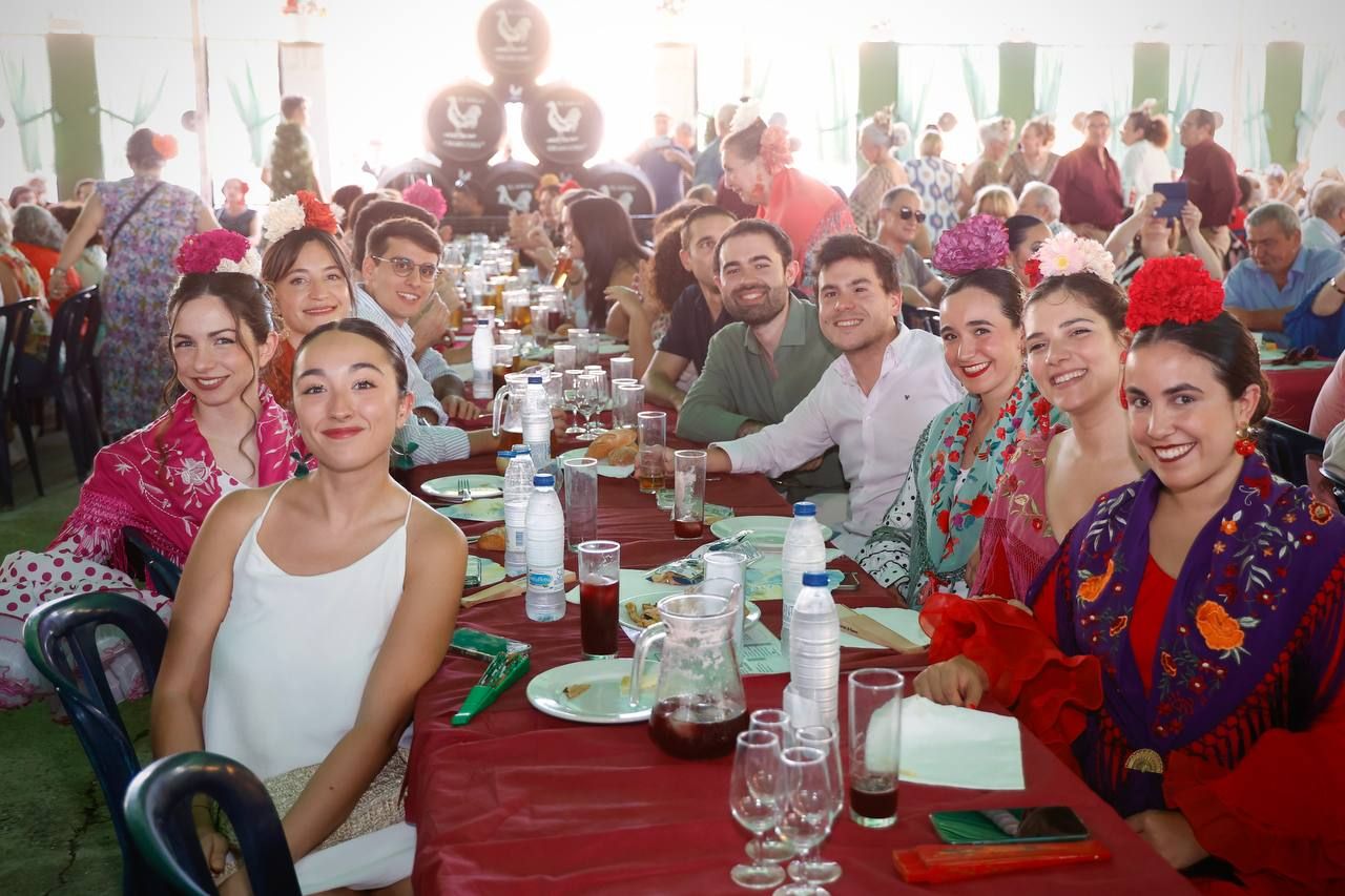 La Feria de Córdoba en imágenes: un martes para tomárselo sin prisas en El Arenal