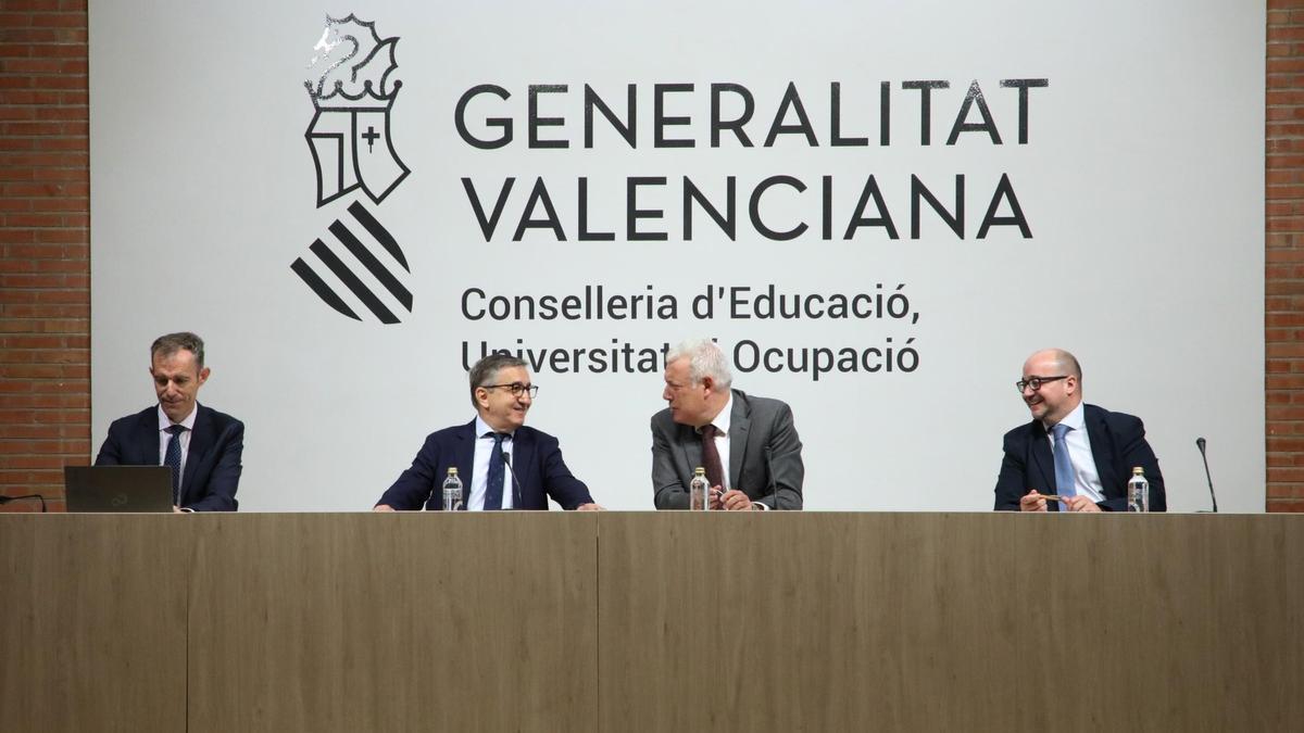 Cabo, Rovira, McEvoy y Martínez en la rueda de prensa en la Conselleria de Educación