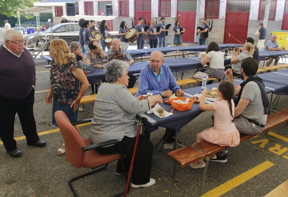 La cita gastronómica de Cesantes atrae a cientos de personas para disfrutar de este molusco.