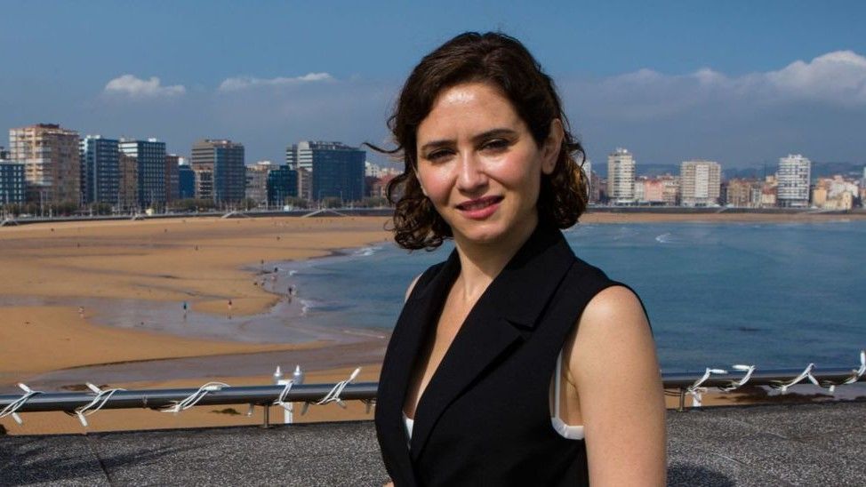 La presidenta de la Comunidad de Madrid, Isabel Díaz Ayuso, en Gijón.